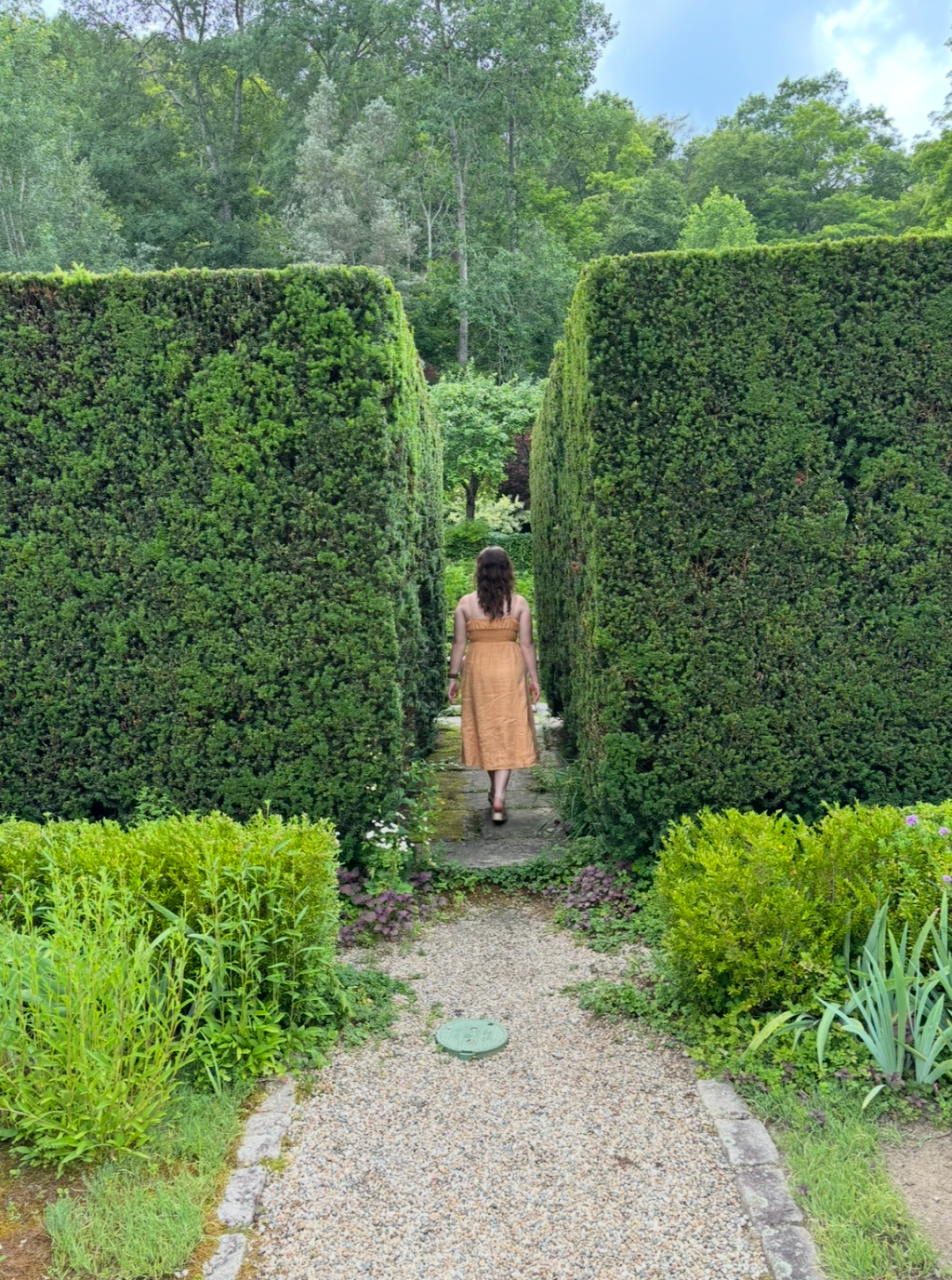 Empowering Solo Travelers: How the Girls LOVE Travel® Foundation Supports Women on a&nbsp;Budget